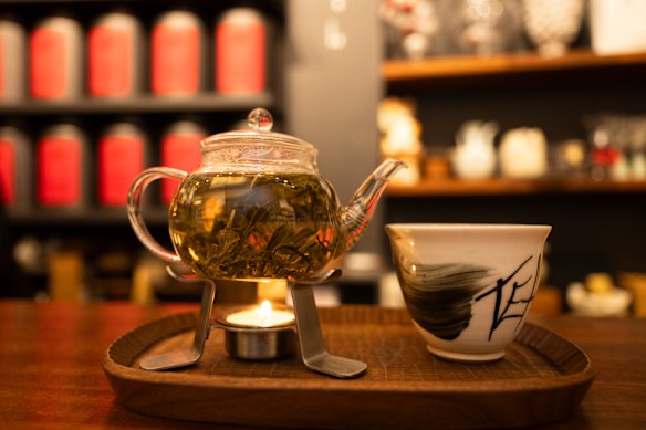 Nine Mountains green tea on a candle burner.