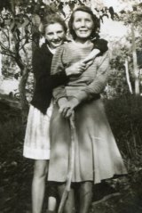 Elaine with her mum camping, 1948.