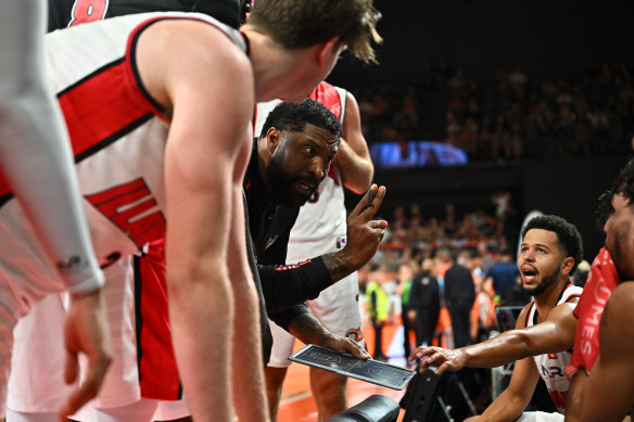 Justin Tatum coaching the Illawarra Hawks.