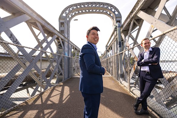 Zhi Soon (Banks) and David Moncrieff (Hughes) on the Como rail bridge, which links their electorates.