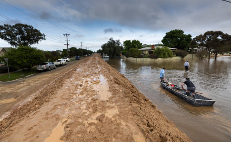 The levee that for months divided Echuca.