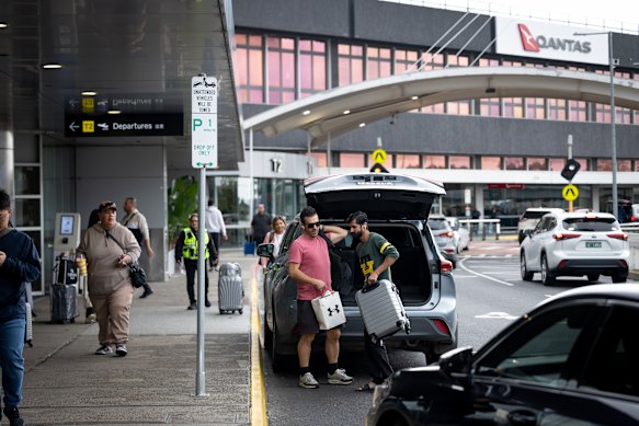 Kerbside pick-up and drop-off is ending at Melbourne Airport. 
