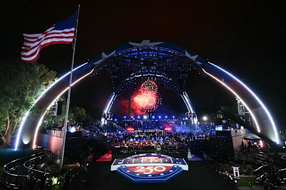 Lunedì esplodono i fuochi d'artificio durante l'evento UFC Freedom 250 alla Casa Bianca.