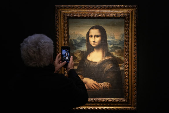 Leonardo da Vinci’s famous Mona Lisa, painted on a panel around 1600.