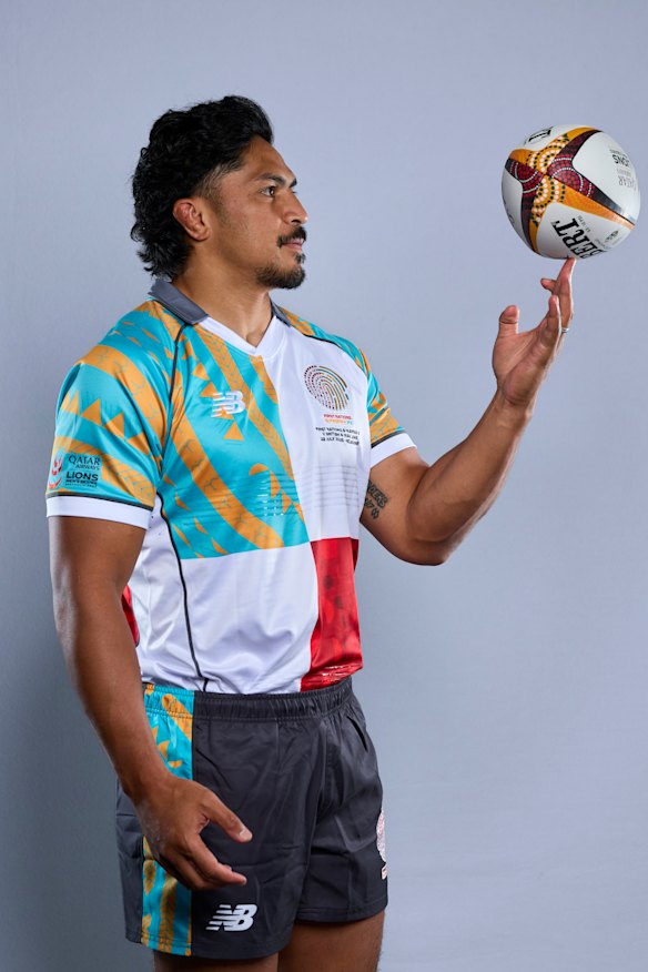 Pete Samu wearing the First Nations & Pasifika team kit.