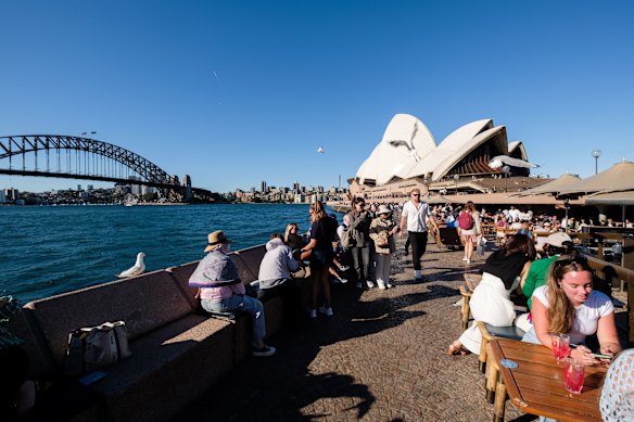Cerca de 11 milhões de pessoas visitam a Opera House anualmente.
