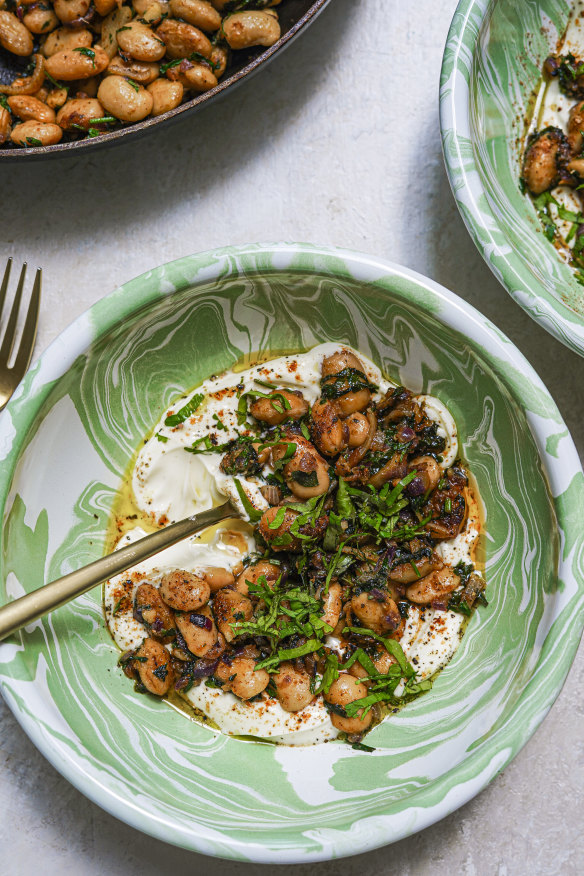 Spicy butter beans with cool yoghurt.