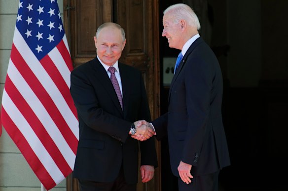 Vladimir Putin dan Joe Biden bertemu di Jenewa pada Juni 2021, sebelum invasi Ukraina.