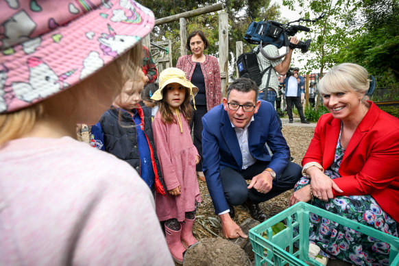 Premier Daniel Andrews, accompanied by his wife Catherine, takes questions from a young constituent at Westgarth Kindergarten in Northcote on the final day of the campaign