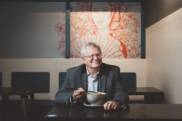 Brian Schmidt will step down as vice chancellor of ANU.