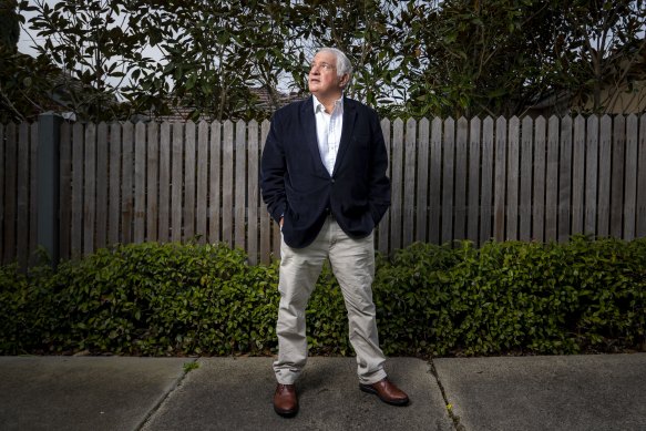 Michael Carr-Gregg said the state government should set out guidelines around parents’ chat groups.