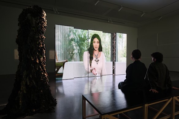 The Finesse, de Christopher Kulendran Thomas, 2022, de Data Dreams: Art and AI, no Museu Australiano de Arte Contemporânea.