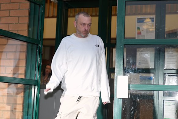 Dean Hamilton menghadapi satu dakwaan pemerkosaan dan penyerangan seksual melalui penetrasi, dan dua dakwaan sentuhan seksual.