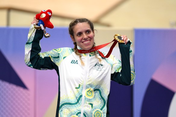 Amanda Reid with her gold medal at the 2024 Paris Paralympic Games.