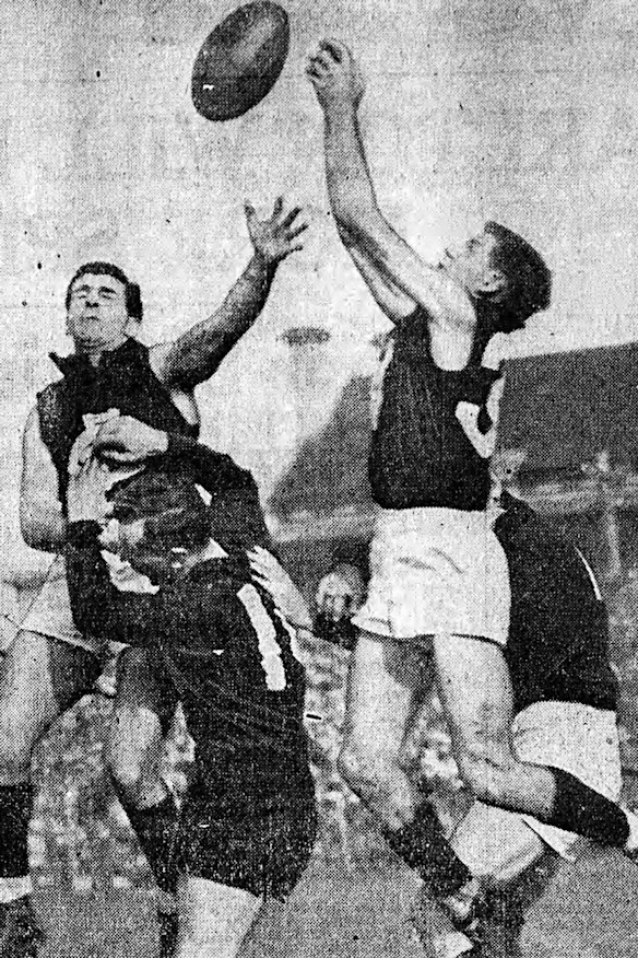 Fitzroy versus Carlton at Brunswick St Oval in 1960. 