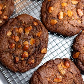 Roasted macadamia and caramelised white chocolate cookie. 