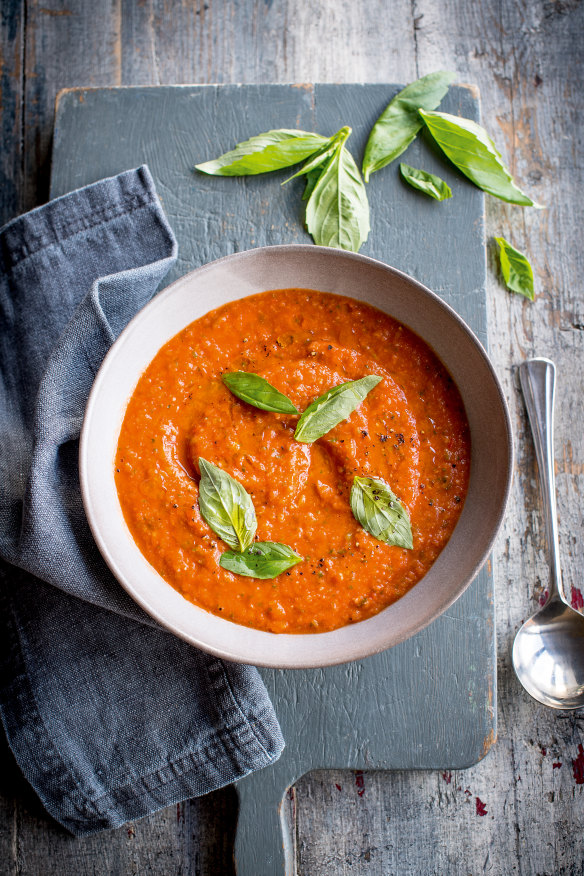 Speedy tomato soup from The Ultimate Fast 800 Recipe Book by Dr Clare Bailey and Justine Pattison.