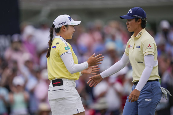 Sakura Koiwai (left) congratulates Yuka Saso.