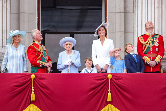 The Queen with Charles, Camilla, William, Catherine, George, Charlotte and Louis on the balcony of Buckingham Palace, June 02, 2022.