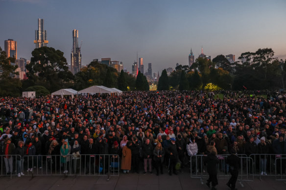 Tens of thousands of Victorians gathered at the Shrine of Remembrance to commemorate the 107th anniversary of Anzac Day.