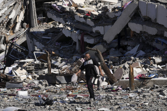 Palestinians visit their houses destroyed in the Israeli bombings in Al-Zahra, on the outskirts of Gaza City.