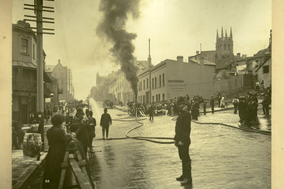 Cleansing of drains in Sydney during the plague in 1900.