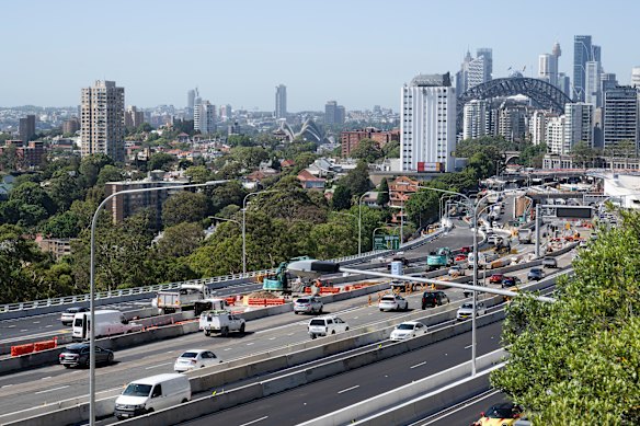 The Warringah Freeway is used by up to 250,000 vehicles a day.