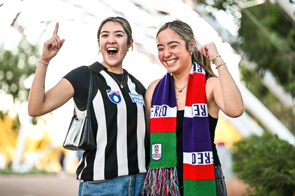 A Collingwood and a Fremantle fan have a laugh before tonight’s match.