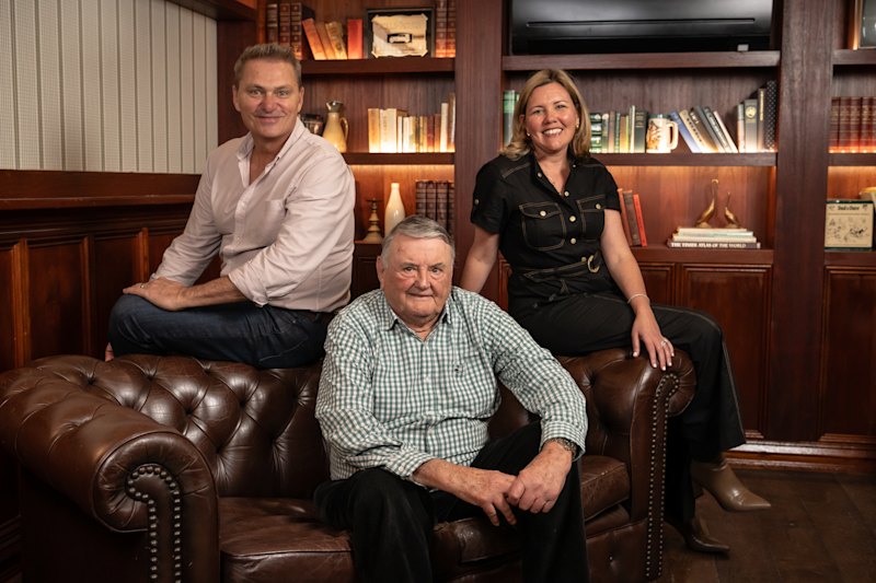 Arthur Laundy (centre) with daughter Danielle and her husband, Shane Richardson, at the Red Lion pub in Rozelle.