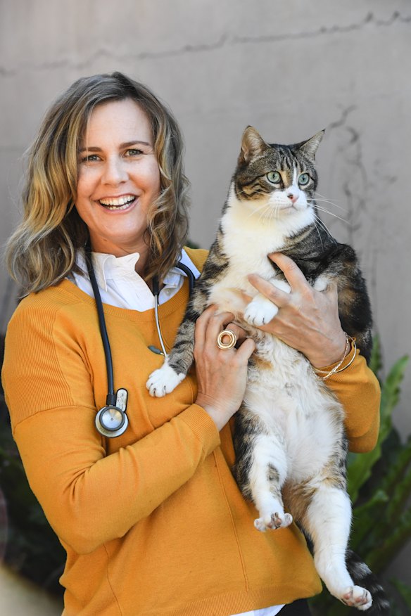 Leigh Davidson and Tiger Pi the cat.