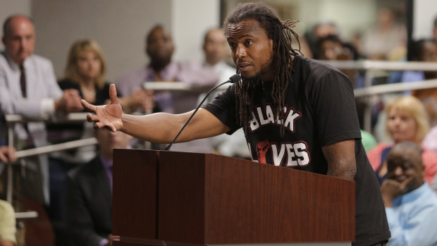 Muhiyidin d'Baha speaks during a meeting with North Charleston city council.