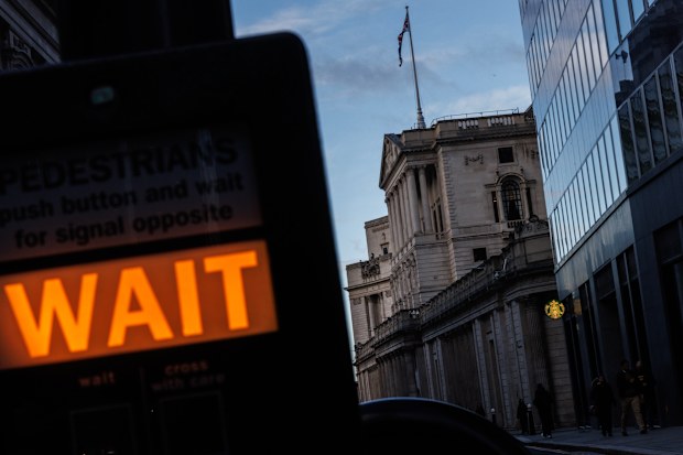 Interest rates: Bank of England pauses rate cuts as inflation picks up ...