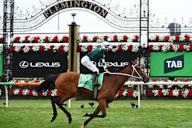 Tabcorp has signed a new broadcast deal with Racing Victoria that will show races throughout the world.