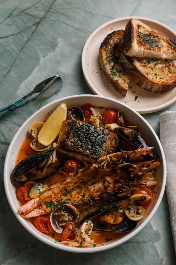Seafood platter: fish, mussels vongole, prawns, squid.
