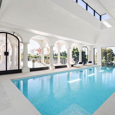How to get a toasty indoor swimming pool at home for winter