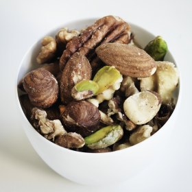 A handful of nuts is a healthy, low-GI snack.