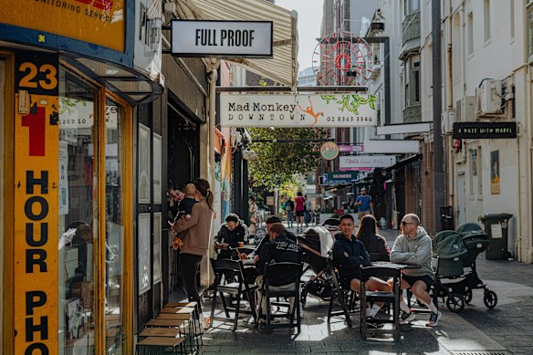 Seating is outside in the laneway. 