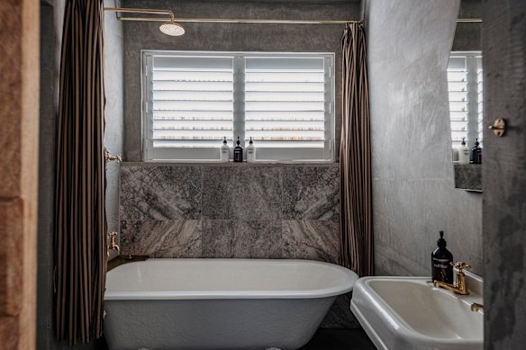 There’s a deep bath for relaxation.