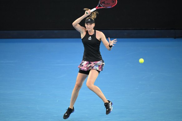 Elena Rybakina gains the upper hand in a tight semi-final.