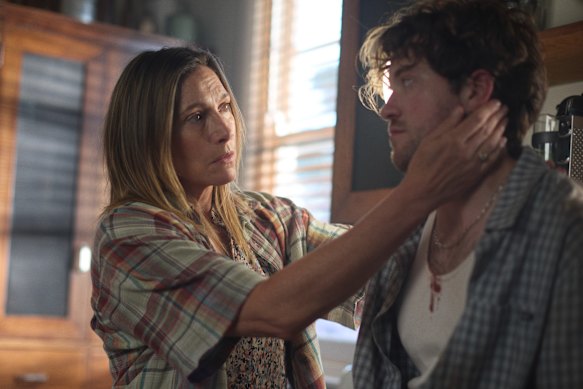 Claudia Karvan and Luke Wiltshire in Homebodies. 