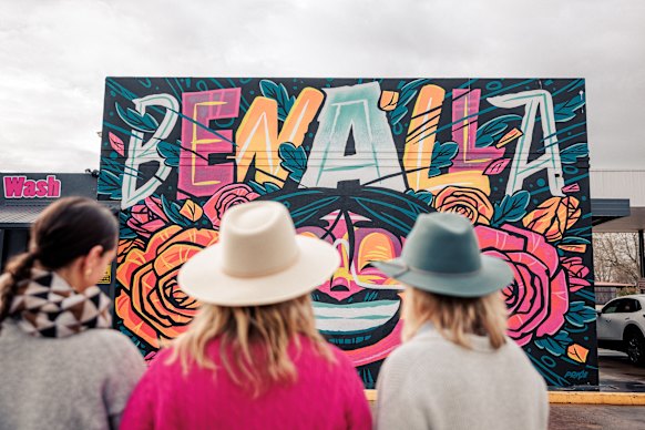 A mural created by artist Travis Price for the Benalla Street Art Festival.