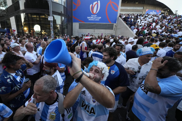 Argentine fans queuing to enter the Stade de Marseille