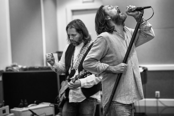 Black Crowes brothers Rich and Chris Robinson: shaking their money maker again.