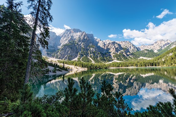 Alta Via 1 encompasses ramparts of limestone and dolomitic rock with mountain passes rising to 2752 metres.
