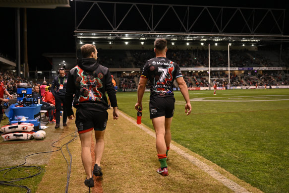 Lachlan Ilias leaves the WIN Stadium pitch after just half an hour against the Dragons.