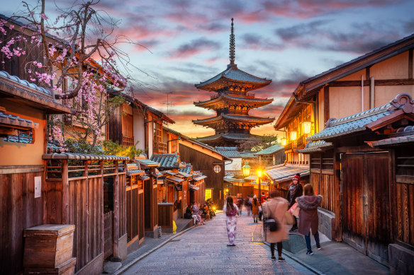 Yasaka Pagoda and Sannen Zaka Street, Kyoto.