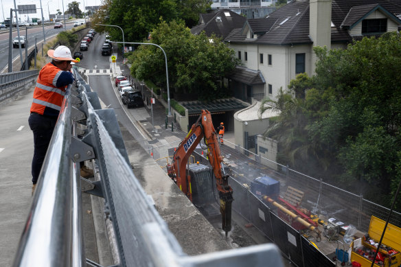 This apartment building contains some the of hundreds of properties on Sydney’s north shore have been given noise mitigation measures as part of the Warringah Freeway upgrade.