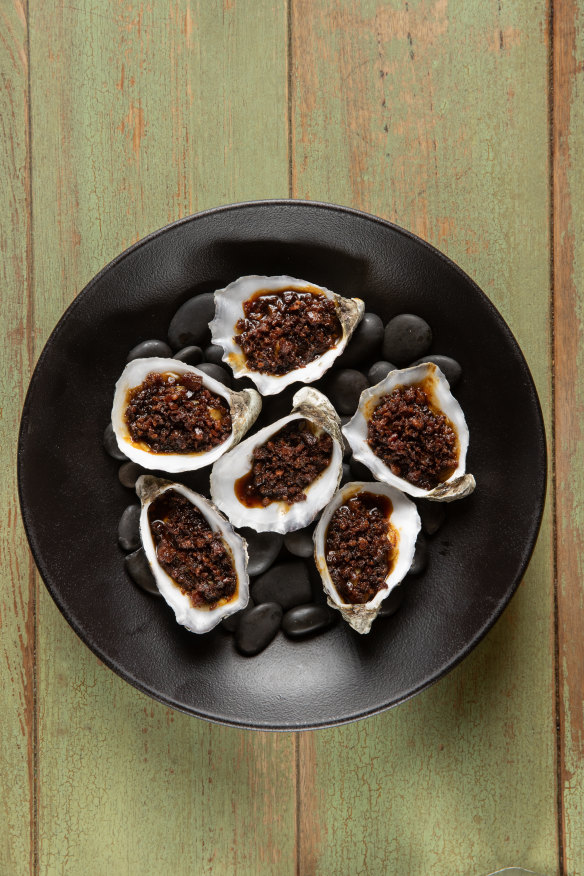 Oysters kilpatrick.