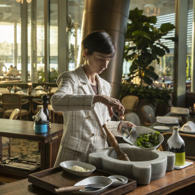 Alice Perini preparing the pesto tableside.