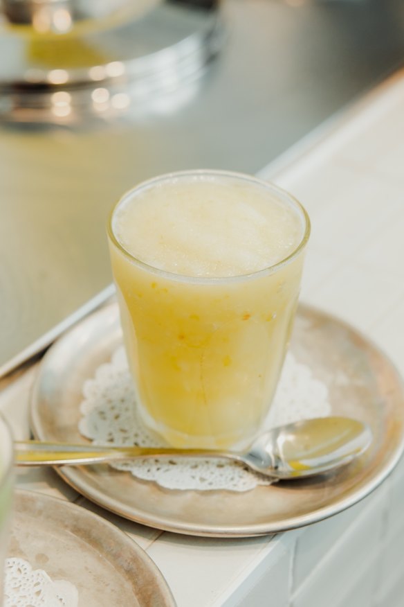 Lemon granita. 